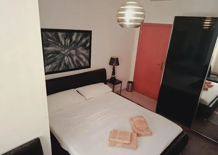 Tirana * Selita e Vogel